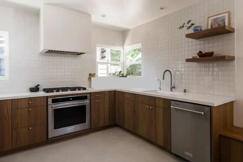 Frozen walnut flat-panel kitchen with island seating